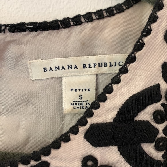 Banana Republic Petite 100% Silk Embroidery Top - Picture 4 of 6